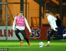 完美电竞- 莱万什么水平 